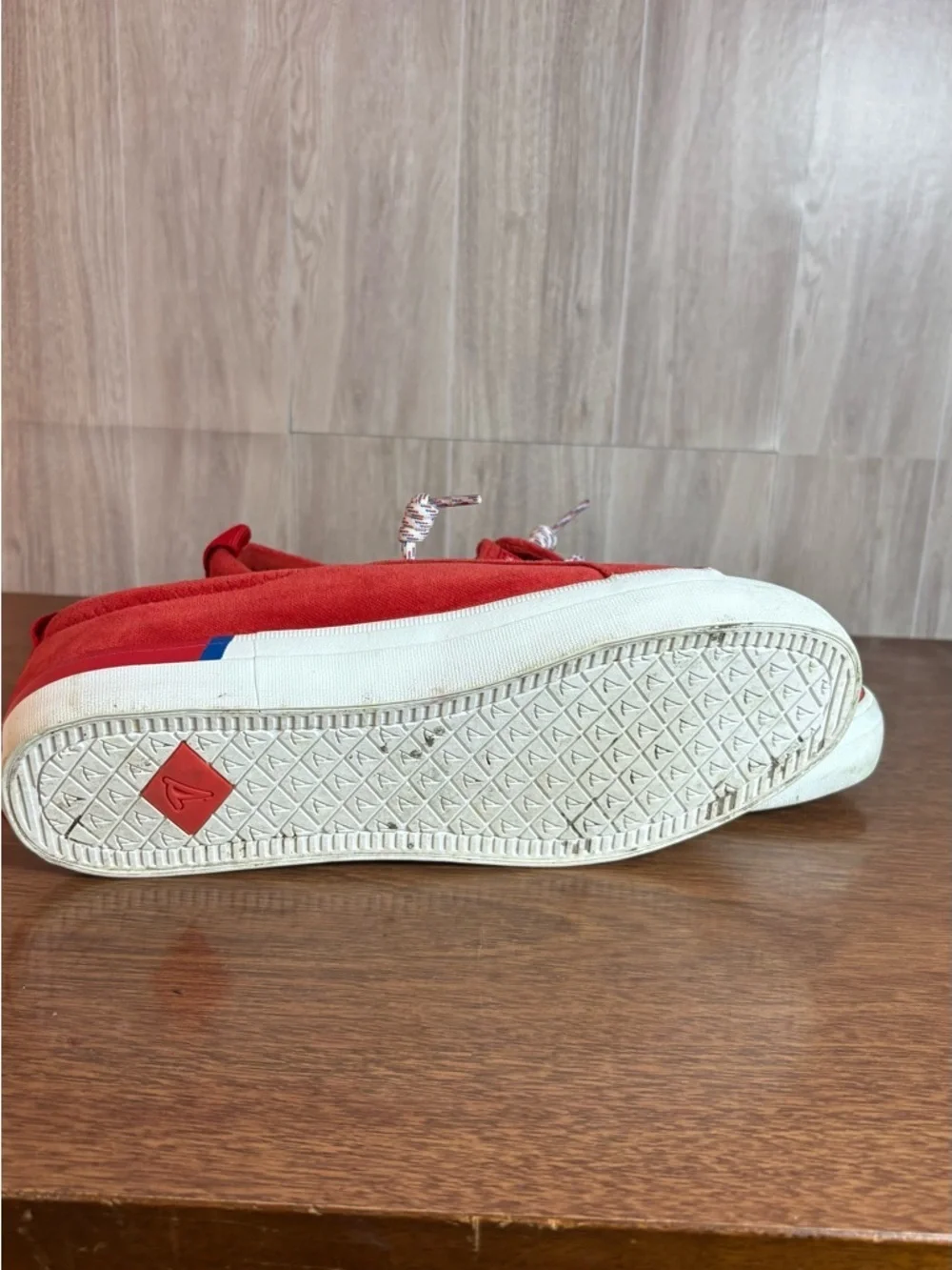 Sperry vibrant red